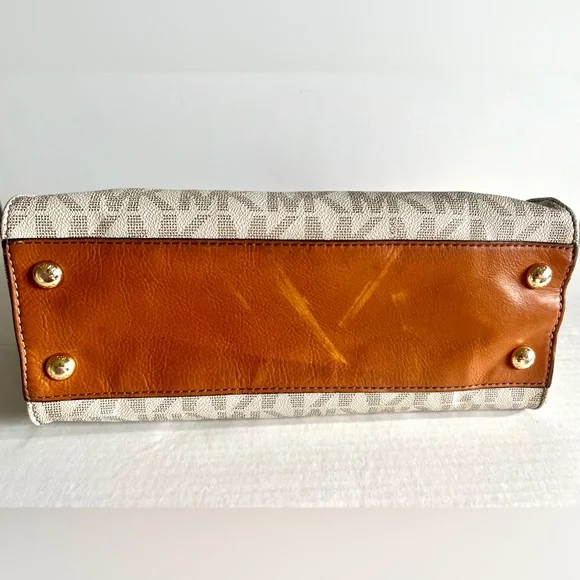 Michael Kors | Lock and Key Good Condition Purse - Picture 10 of 15